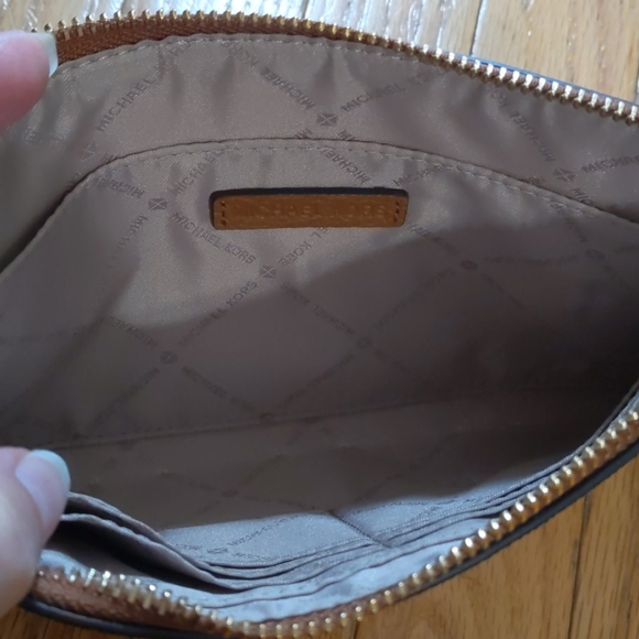 Michael Kors signature wristlet - Picture 4 of 6